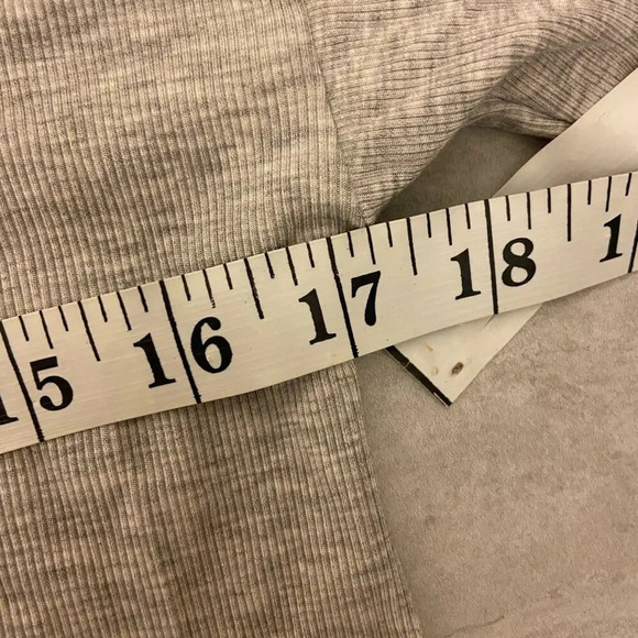 Vuori Mudra Ribbed Crew Long Sleeve Gray Size Small - Picture 8 of 8
